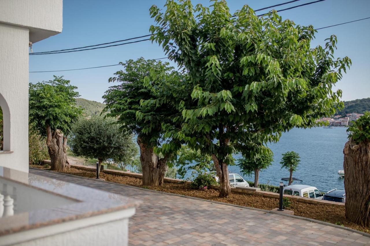 Apartments And Rooms By The Sea Supetarska Draga - Gornja, Rab - 11579 Eksteriør billede
