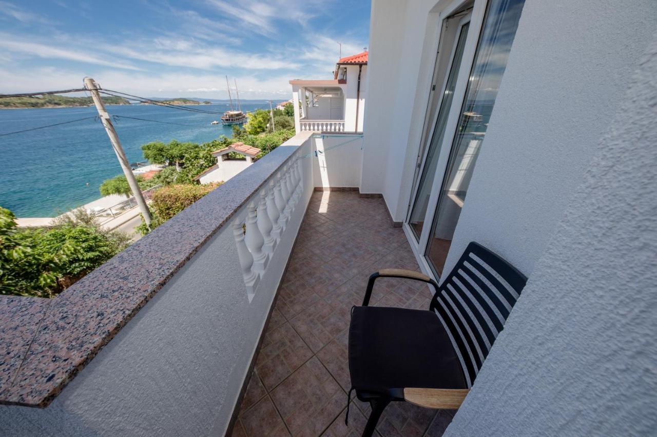 Apartments And Rooms By The Sea Supetarska Draga - Gornja, Rab - 11579 Eksteriør billede