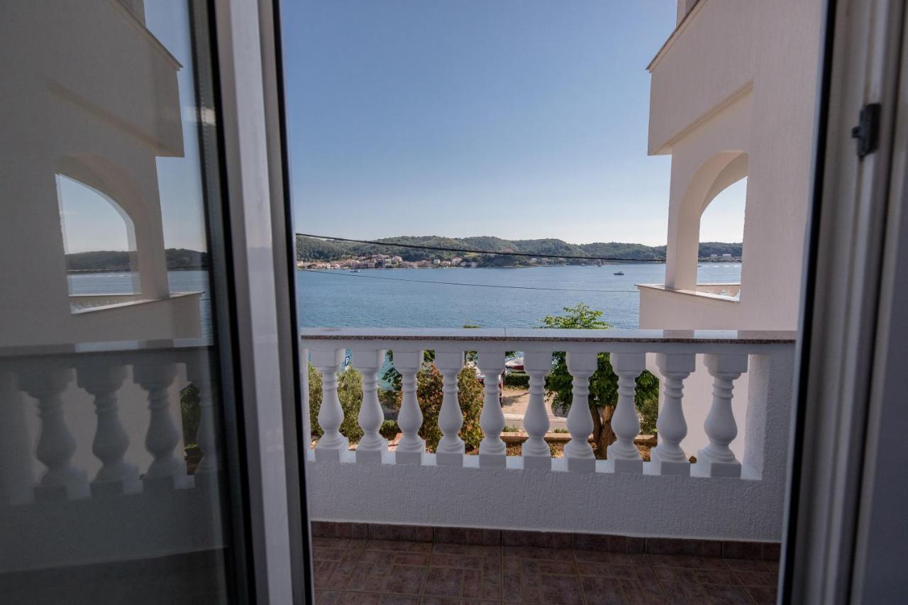 Apartments And Rooms By The Sea Supetarska Draga - Gornja, Rab - 11579 Eksteriør billede