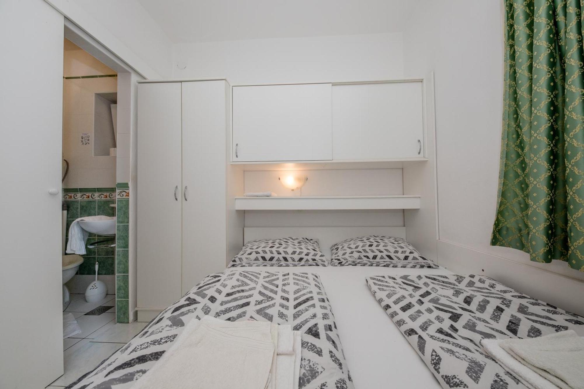 Apartments And Rooms By The Sea Supetarska Draga - Gornja, Rab - 11579 Værelse billede