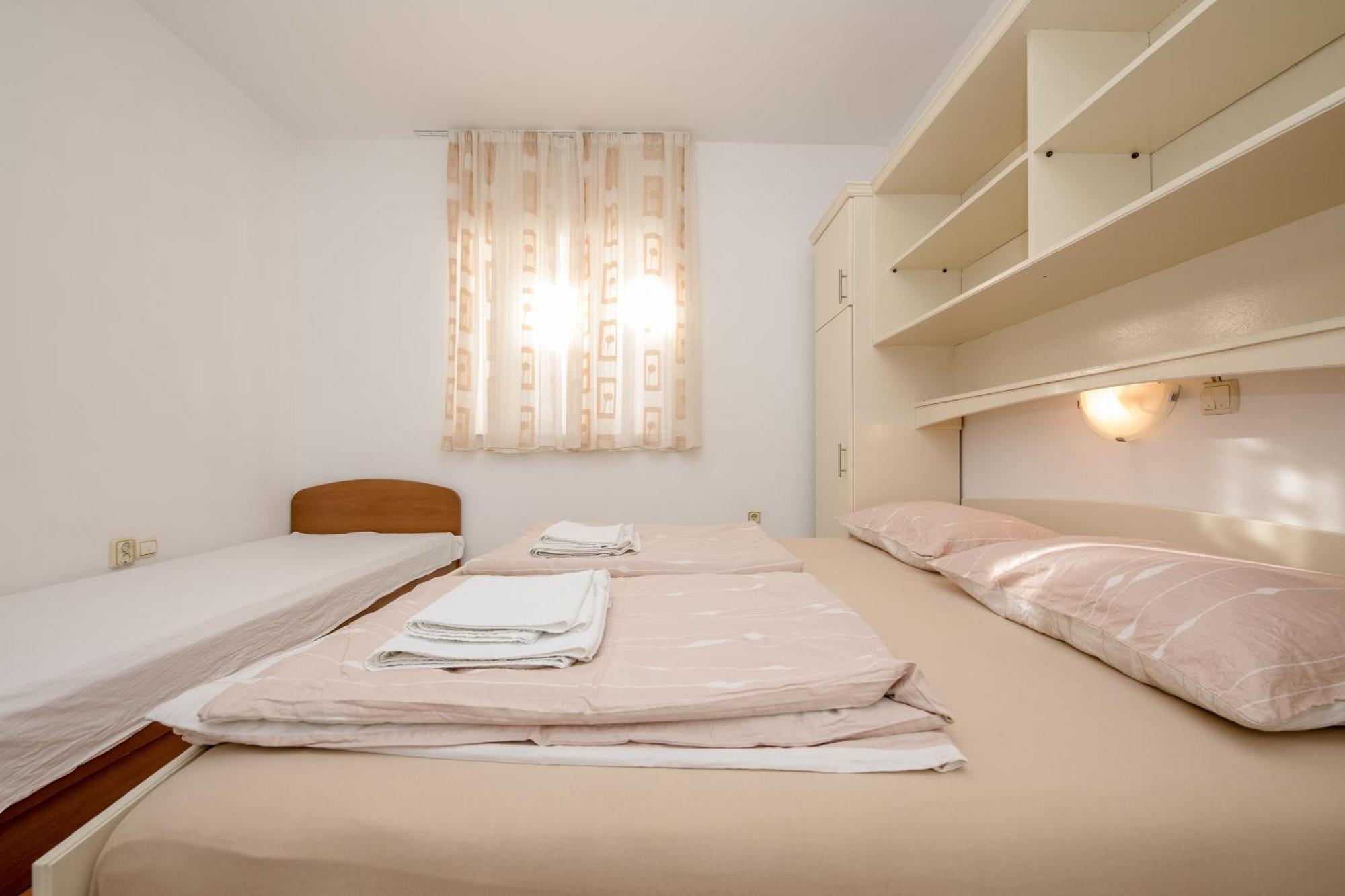 Apartments And Rooms By The Sea Supetarska Draga - Gornja, Rab - 11579 Værelse billede