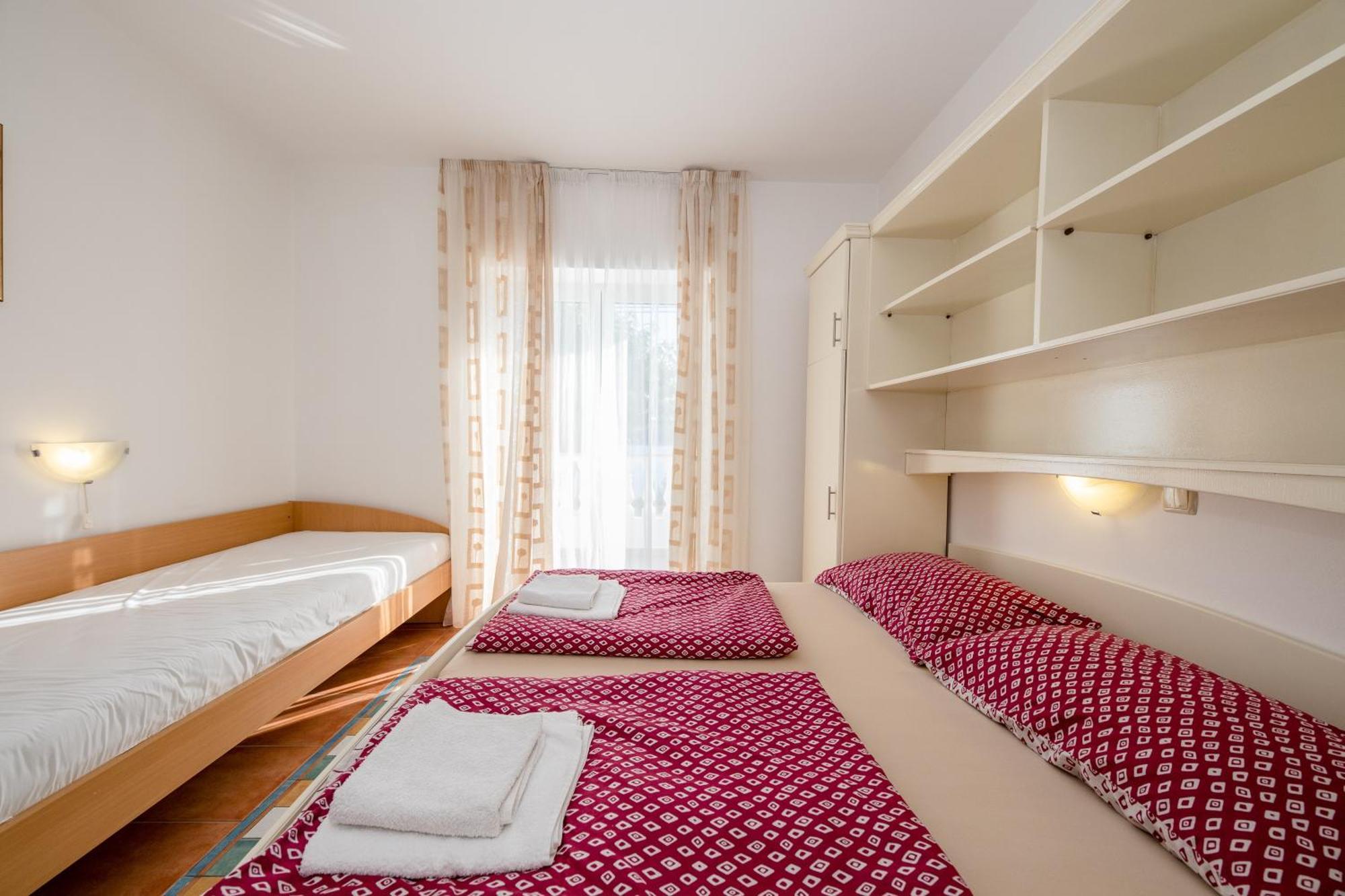 Apartments And Rooms By The Sea Supetarska Draga - Gornja, Rab - 11579 Værelse billede